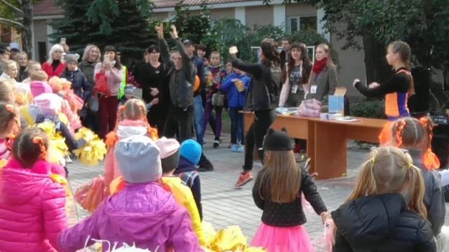Срочно дайте мужчине помпоны!!! 30 сентября Мелитополь смотреть онлайн
