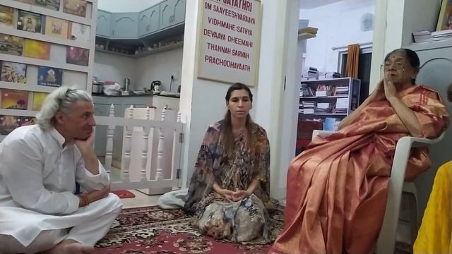 Налини. Сансанг с преданной ученицей Шри Бхагавана Сатья Саи Бабы.23.12.22 смотреть онлайн