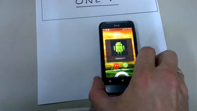 Переварачивая телефон отлючаем звук входящего звонка. смотреть онлайн