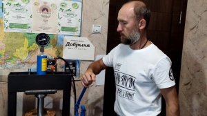 Работа маслопресса "Добрыня-20"/ бюджетный пресс для дома/ холодный отжим / давлю масло кунжута!