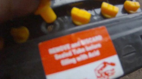 Обзор китайского мото аккумулятора UNIFORCE, действия после покупки