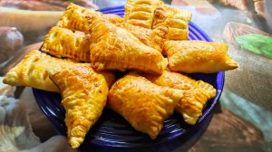 Слойки из бездрожжевого слоëного теста с вареньем.