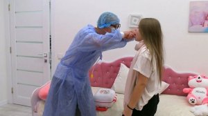 ХОРОШИЙ ДОКТОР и ПЛОХОЙ ДОКТОР! ЗАБОЛЕЛА под ДОЖДЁМ ВЫСОКАЯ ТЕМПЕРАТУРА УКОЛЫ! Маргарита и Лера