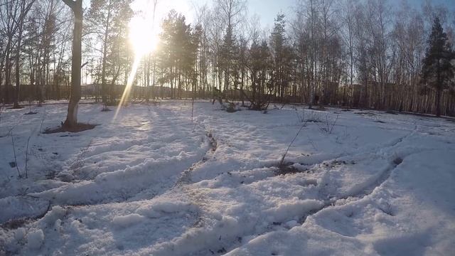 Питбайк Apollo 140 топчет снег колеса 12/14 смотреть онлайн