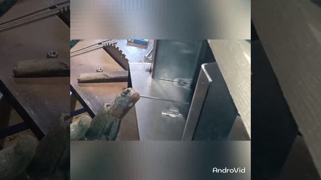 Запустил новую 3 кВт зернодробилку, 800кг/час. Дробит в пух??? смотреть онлайн