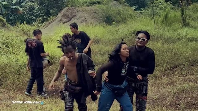 Ladies Punk Cantik & Kumpulan Vidio kena Sepatu Kepalanya Saat Moshing Rebellion Party смотреть онлайн