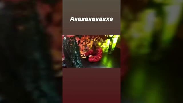 Капец, дети не нужно тащить группу ОК со сцены? ВЫ ИМ ДЕЛАЕТЕ БОЛЬНО ПОЙМИТЕ ❤️ смотреть онлайн