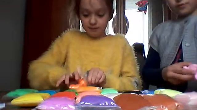 День рождения мне подарили лёгкий пластилин. смотреть онлайн
