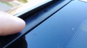 Наклеил уплотнитель Z-типа на двери