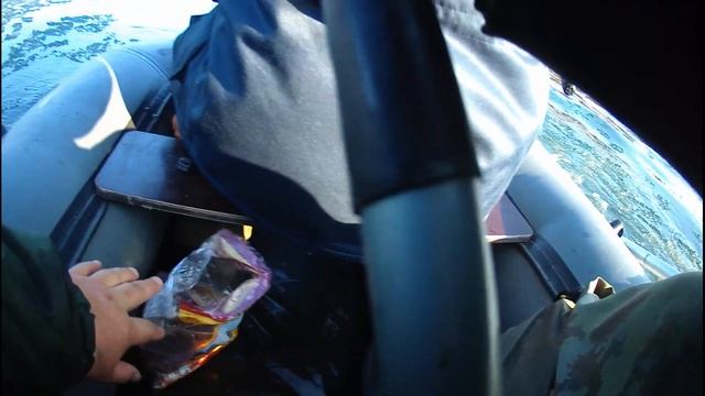 Опасная рыбалка на хариуса в лодке по шуге. смотреть онлайн