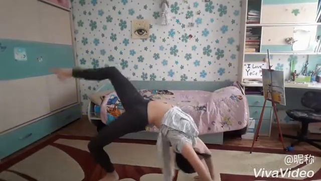 Мини сальто с мостиком?