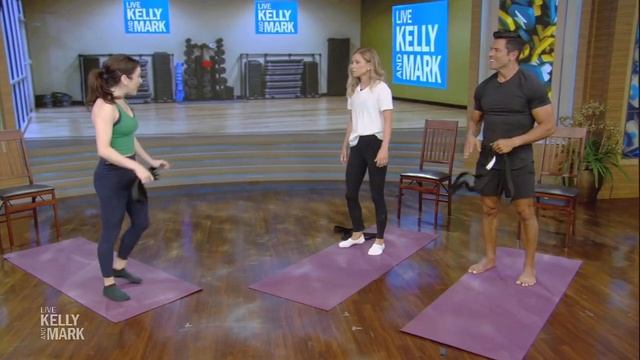 Body Boosters Week: Stretching with Elena Ricardo смотреть онлайн