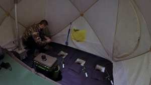 Зимняя рыбалка с ночевкой на водохранилище. Лещ на стоячку.