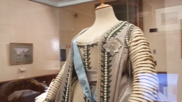 ПЛАТЬЯ ЕКАТЕРИНЫ ВЕЛИКОЙ - МОДА И СТИЛЬ ЭПОХИ - МУЗЕЙ-ЗАПОВЕДНИК ЦАРИЦЫНО  ЧАСТЬ 3.mp4