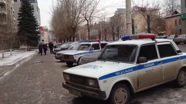 ДПС паркуется на тротуаре массово смотреть онлайн