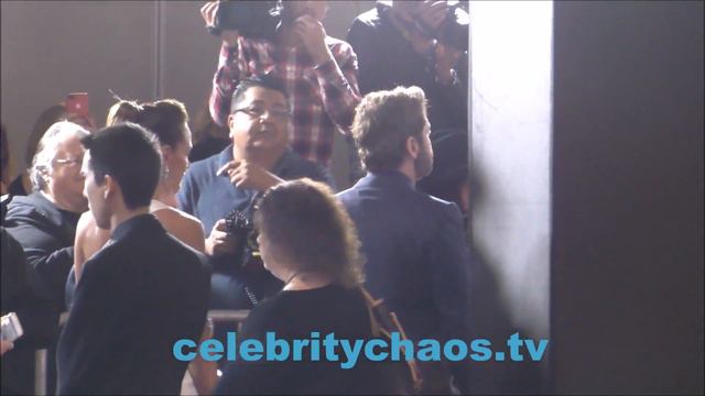 Gerard Butler arrives to Den of Thieves смотреть онлайн