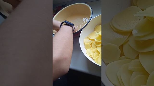 Готовим чипсы. Очень вкусно и легко! Potato Chips смотреть онлайн