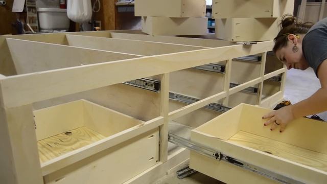 How to Build a Queen Size Bed With Drawer Storage смотреть онлайн