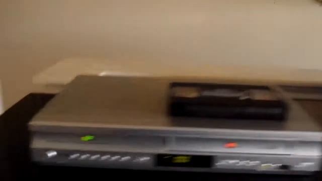 Samsung V4600 DVD/VCR Combo Player смотреть онлайн