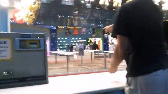 winning the QUARTER TOSS game at MAGIC MOUNTAIN смотреть онлайн