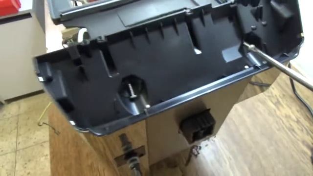 DeLonghi Promadonna Elite ECAM 650.75SM zerlegen Deckel abnehmen смотреть онлайн