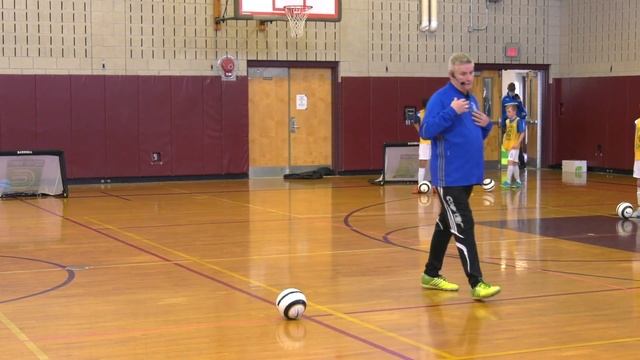 Rob Bruley: Ball Mastery Warm Up-- Moves to Beat a Player Small Sided Games смотреть онлайн
