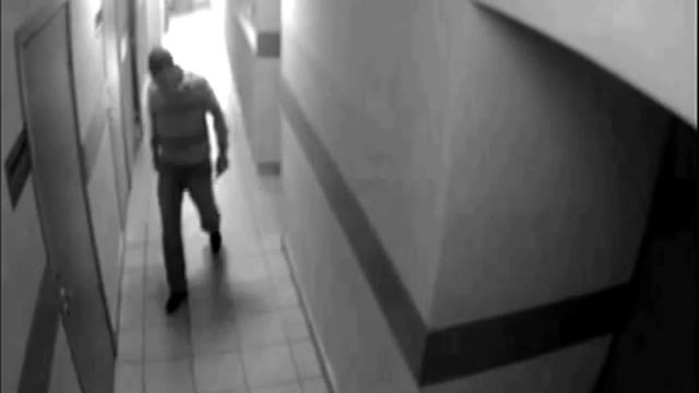 Писающий полицейский смотреть онлайн