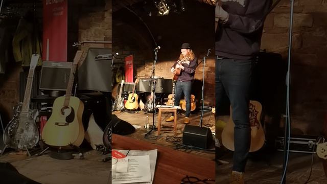 Iain MacNeil - Everything I Need смотреть онлайн