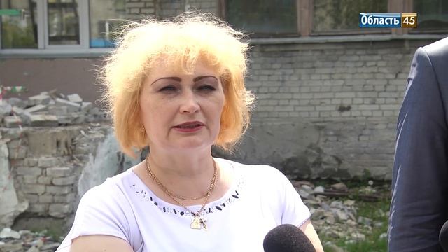 В курганских школах меняют окна и заделывают трещины на фасадах