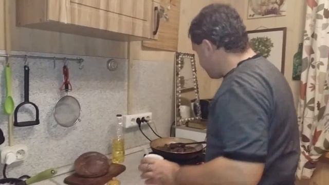 Ассорти сердечек и печени цыпленка в соусе бешамель, запеченные в хлебе смотреть онлайн