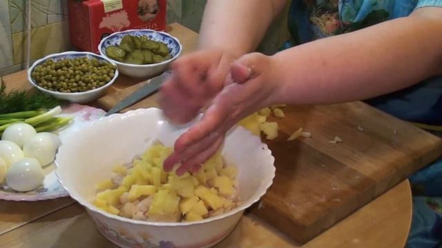 Салат с копчёной треской / Salad with smoked cod смотреть онлайн