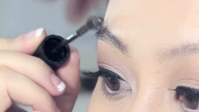 Maybelline Brow Drama DEMO & Review смотреть онлайн