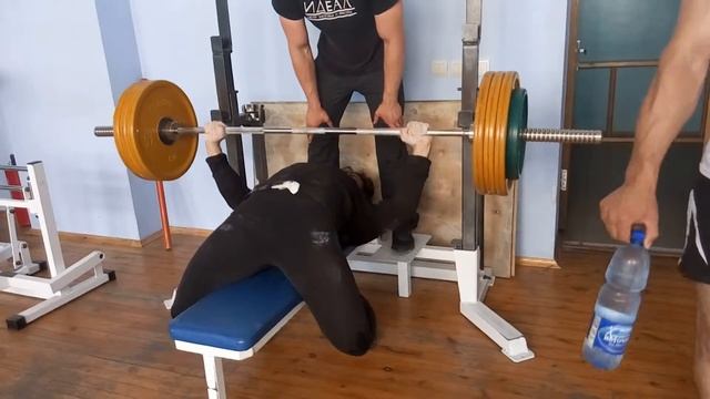 Жим лежа 130х10 смотреть онлайн