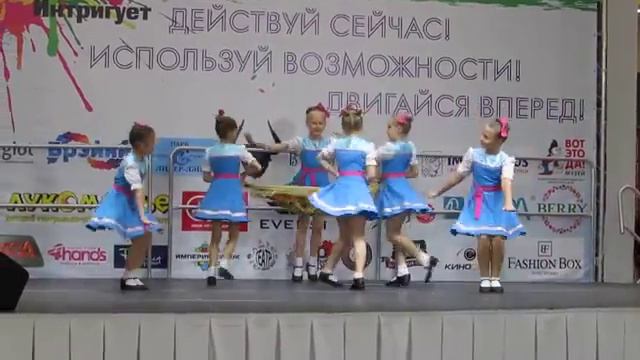 танец Платок нас подружил в Сибирском молле смотреть онлайн
