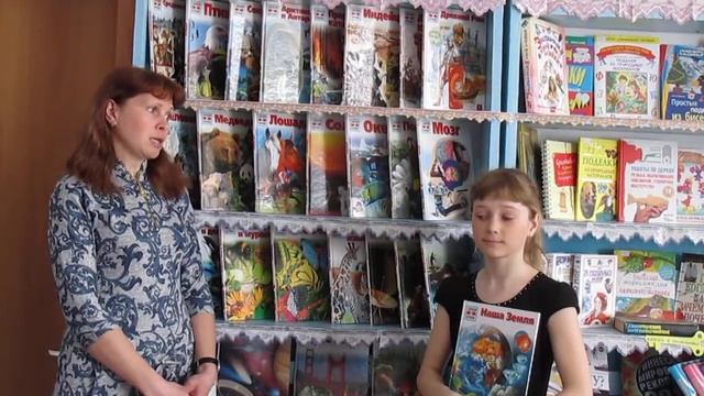 Акция "Подари книгу библиотеке", семья Зайцевых Наталья и дочь Елизавета, с. Елизаветинка смотреть онлайн