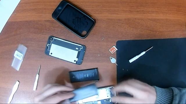замена батарейки на iPhone 4 своими руками в 2021г смотреть онлайн