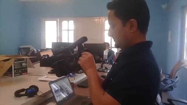 Sony HXR NX200 4K Unboxing and first impressions смотреть онлайн