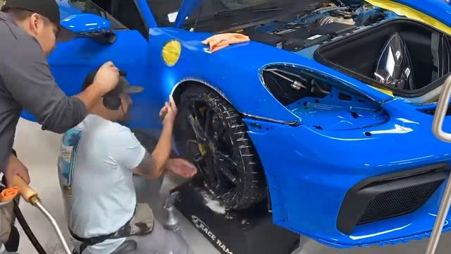 2022 Porsche 718 Spyder getting Suntek Reaction PPF installed смотреть онлайн