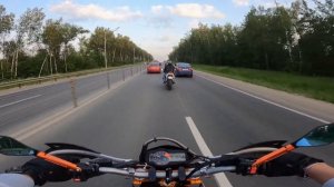 Ктм 690 обгоняем спортбайк