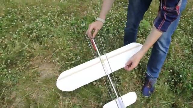 Как сделать ракетный двигатель на сахаре. Запускаем ракетоплан. #olofly смотреть онлайн