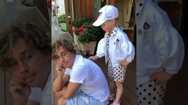 ⭐Лиза делает массаж папе💖 ( тогда и сейчас)😍 смотреть онлайн