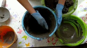 Как сделать вазон для цветов из ведра/ горшок для цветов из цемента / DIY pot made of cement