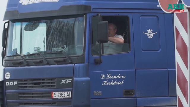 На границе с Казахстаном скопились около 300 грузовых авто смотреть онлайн