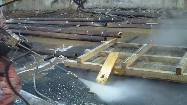 аппарат высокого давления воды сверлит дыры в доске смотреть онлайн