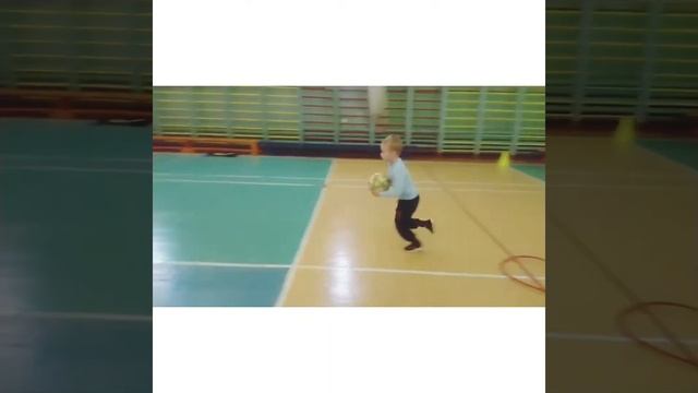Тренировка по футболу для детей 5 лет (развлекательный) видео 1 ⚽ تدريب ترفيهي للأطفال смотреть онлайн