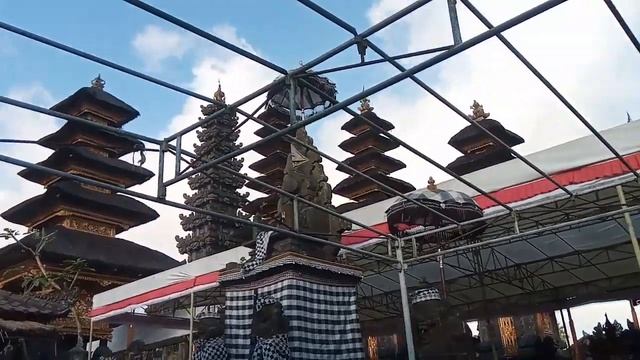 Храмовый комплекс Pura Besakih смотреть онлайн