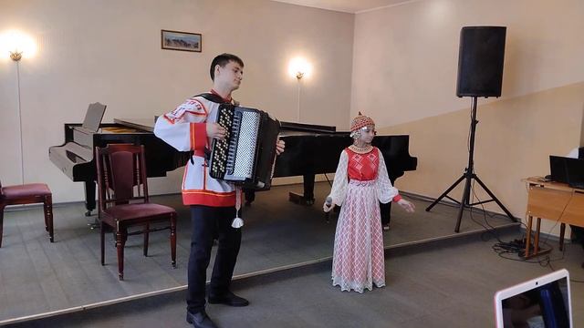Чувашская народная песня "Вĕç вĕç куккук" София Чаркина, баян Семен Леонтьев. смотреть онлайн