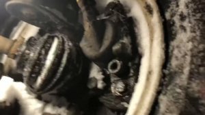 Как прокачать тормоза  ВАЗ когда обломлен штуцер? |Очень простой способ !