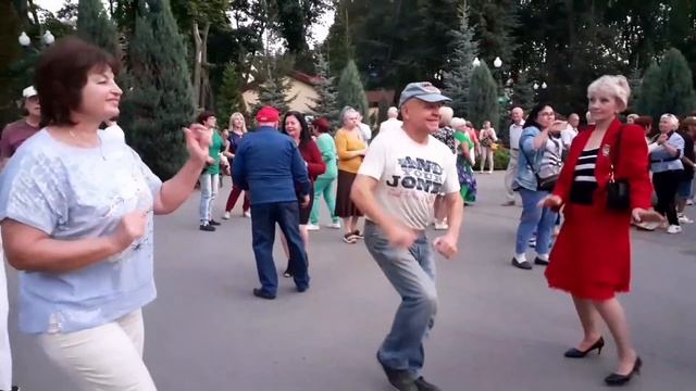 С ТОБОЮ РАЙ НА ЗЕМЛЕ!???/ ТАНЦЫ В ПАРКЕ ГОРЬКОГО ХАРЬКОВ СЕНТЯБРЬ 2021 смотреть онлайн