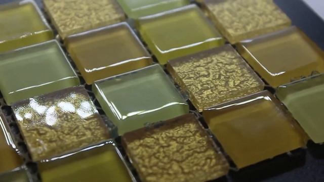 Стеклянная мозаика в желто-золотых оттенках для ванной и хамама смотреть онлайн